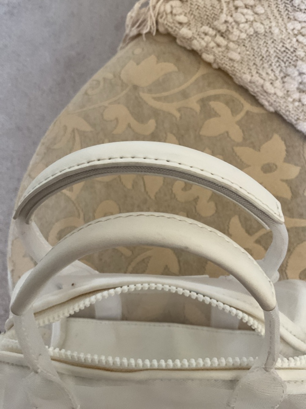 The Duffle Mesh Mini Duffle Bag GUC - Picture 14 of 14